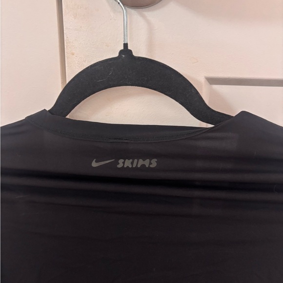 Nike Skims Black Wrap Top - Picture 6 of 6